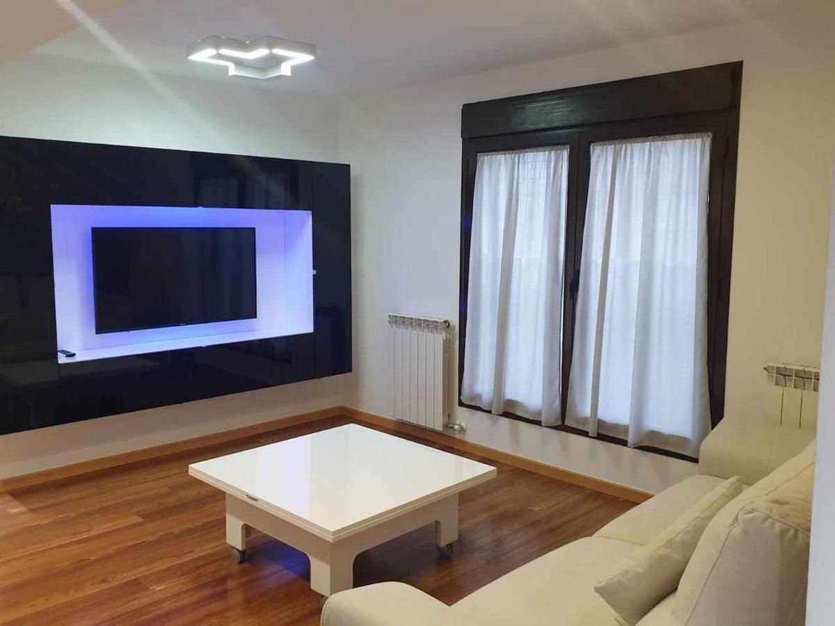 Centro Aparcamiento Gratuito Al Lado Del Pilar Apartman Zaragoza Kültér fotó